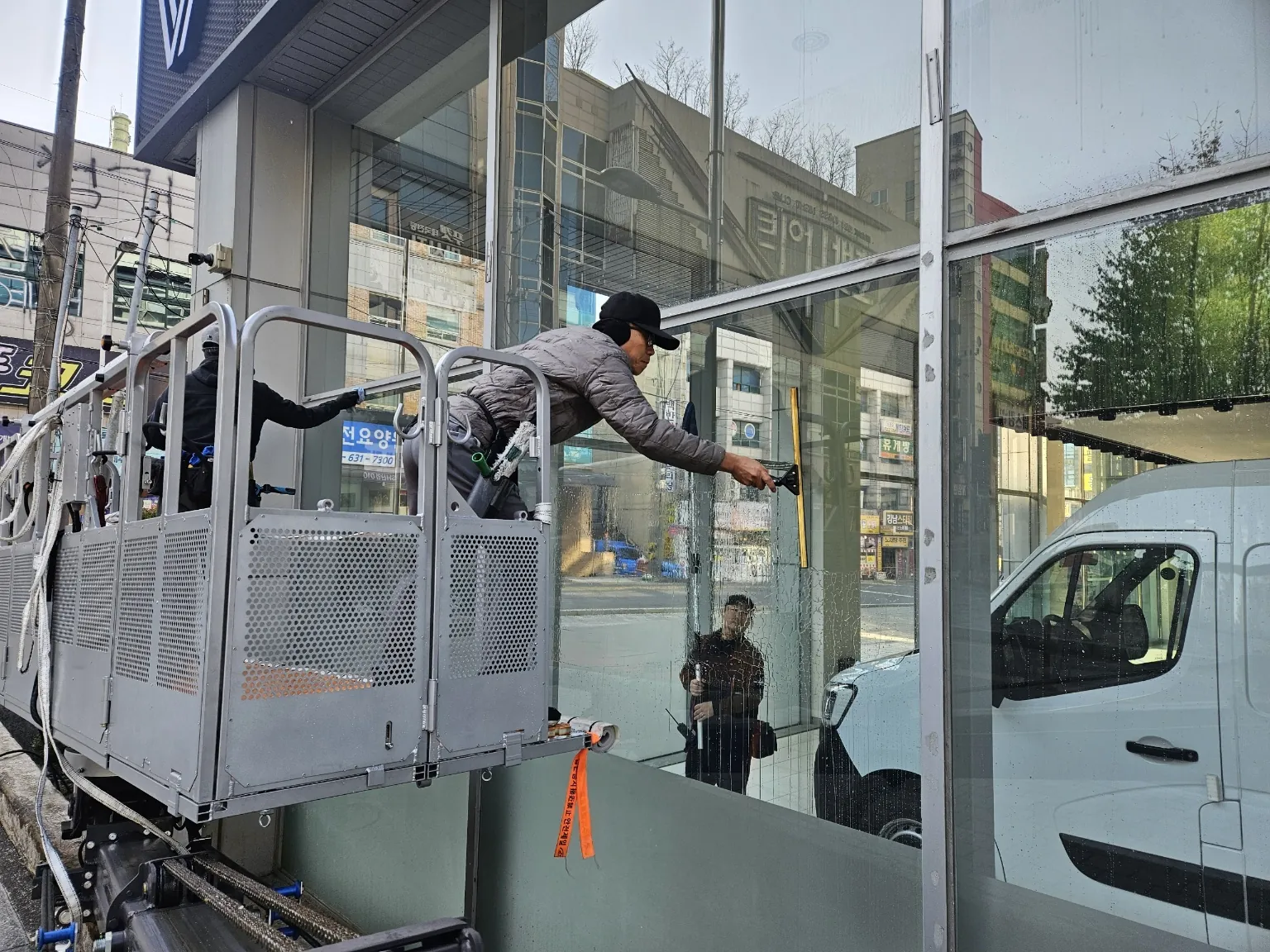 유리창 청소 현장 1